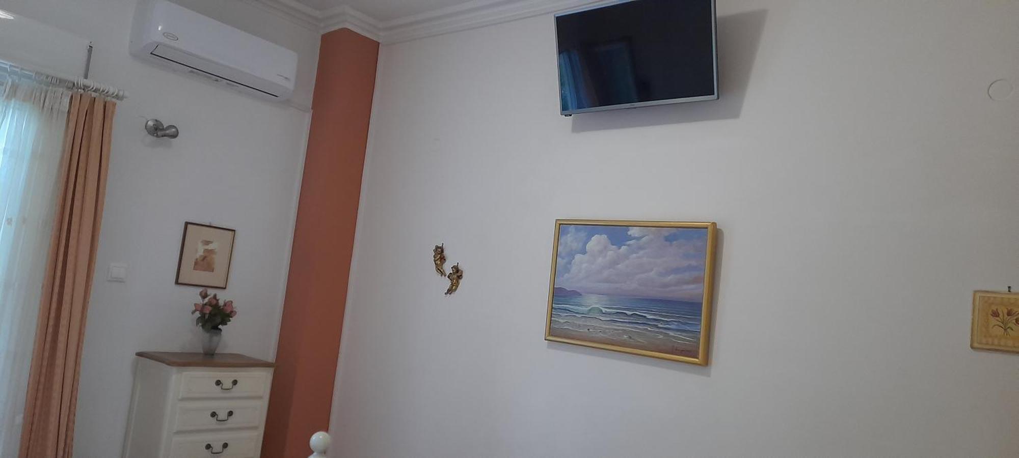 Apartment With A Balcony In Athens